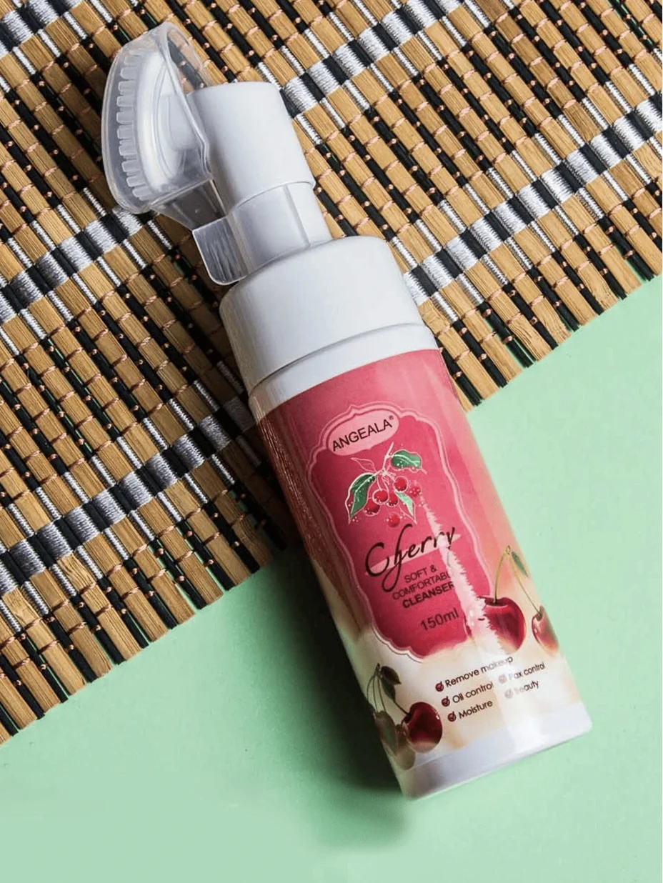 Limpiador Facial de Cereza con Cepillo – 150ml Limpiador Facial de Cereza con Cepillo – 150ml